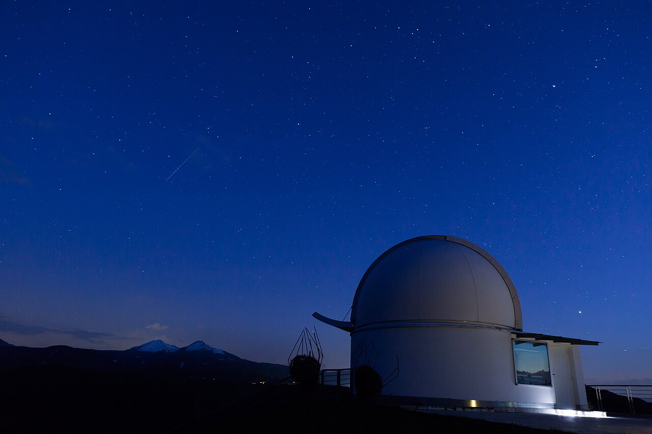 Science Fiction That Explains Itself Is Usually the Weaker Kind